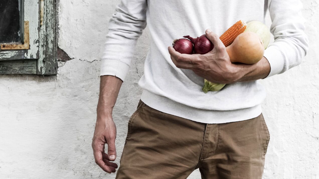 homme avec une nourriture saine pour le pouvoir